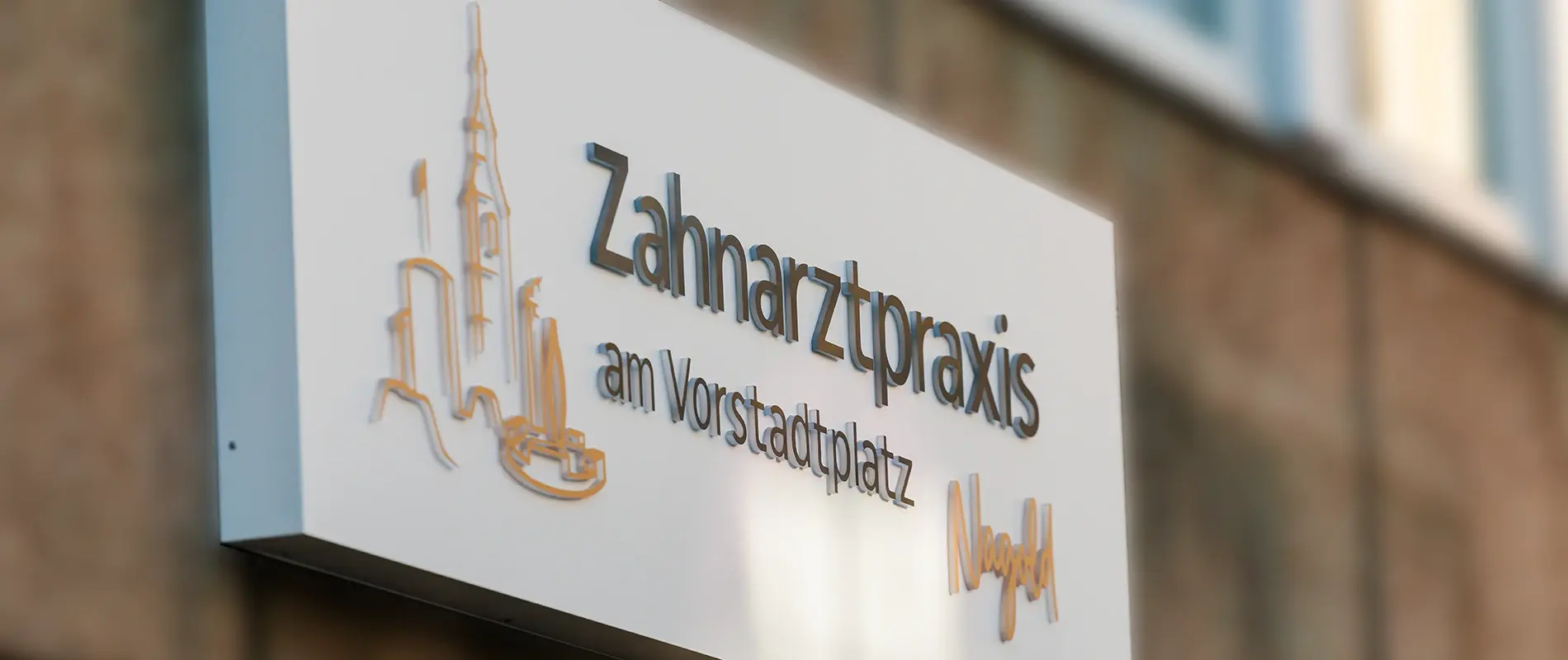 Detailaufnahme der Zahnarztpraxis am Vorstadtplatz